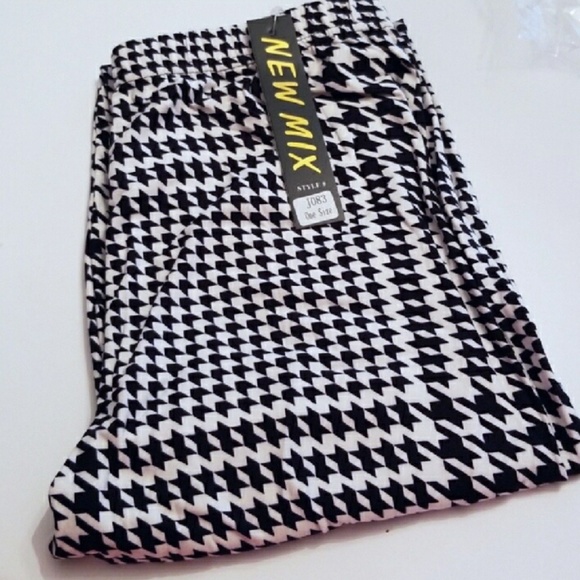 Houndstooth Leggings - Picture 4 of 7